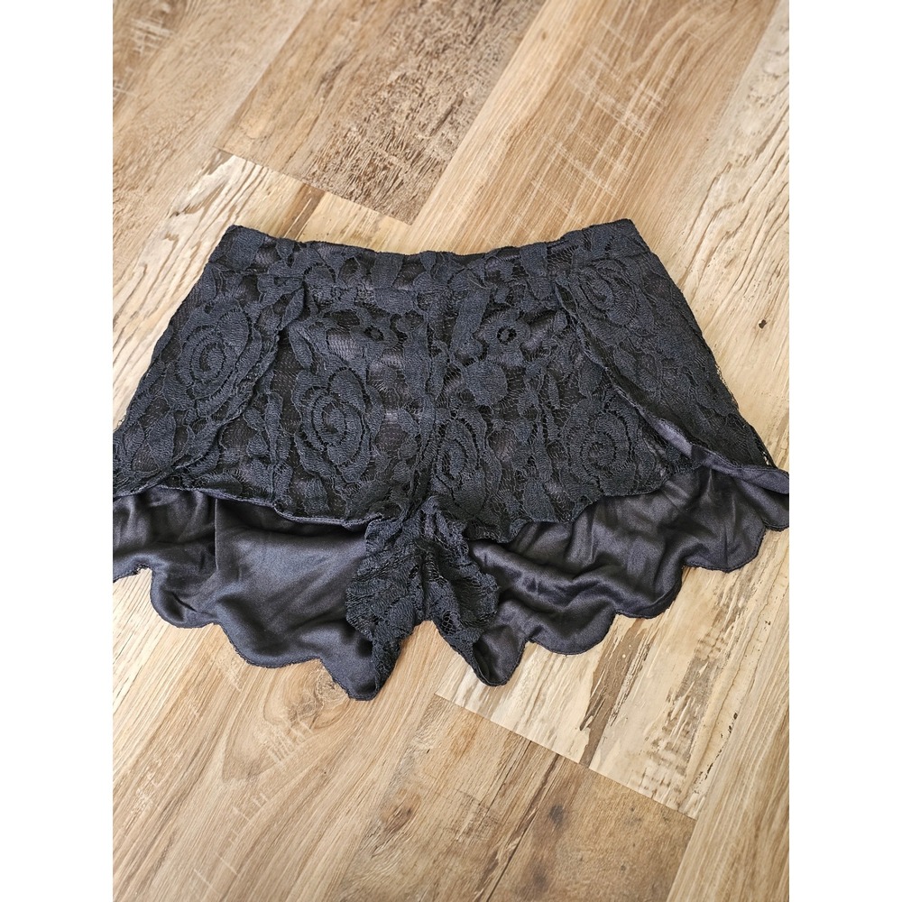Black Floral Lace Scalloped Hem Shorts Womens Small New Dark Coquette‎